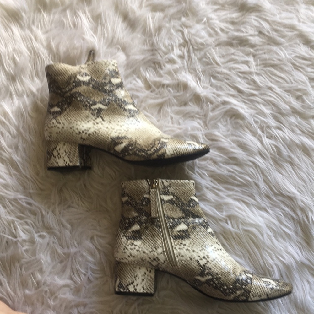 ZARA FAUX SNAKE SKIN LEATHER BOOTIE✨🐍
